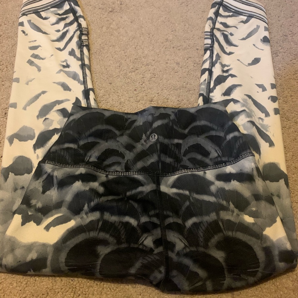 Lulu crop leggings